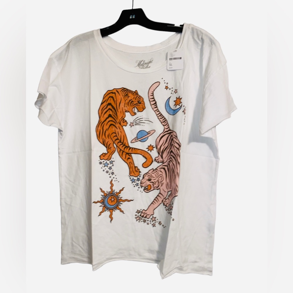 Last one!! NEW Midnight rider X Free People
CIRCLING TIGERS CUT-OFF TEE sz M,L